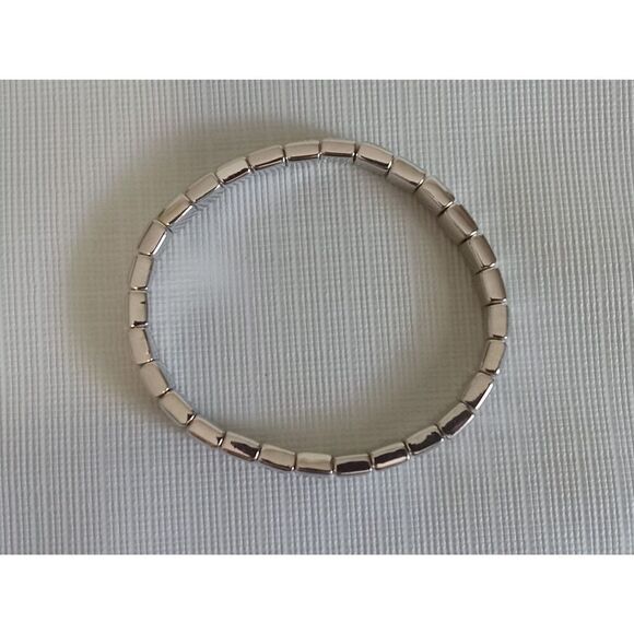 Silver Toned Metal Elasticized Rhinestone Encrusted Links Signed NM Bracelet - Picture 8 of 8